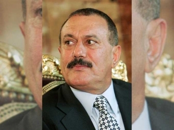 شاهد : صورة نادرة للرئيس الراحل " صالح"  تشعل مواقع التواصل