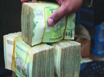 الحوثي يسمح لشركات الصرافة بتداول العملة الورقية الجديدة لاول مرة منذ بدء منعها