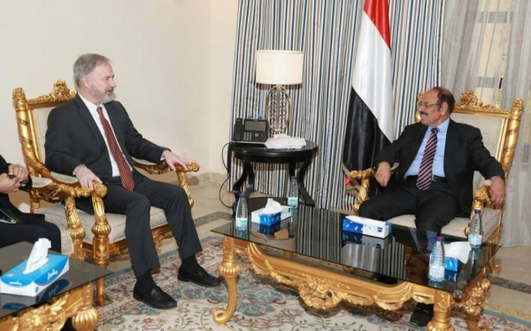 الإنتقالي يتخبط والسفير الأمريكي يربكه بشأن موقفه من وحدة اليمن