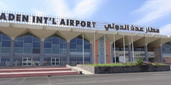 مطار عدن يمنع 73 مسافراً من المغادرة إلى القاهرة بسبب جوازاتهم الصادرة من مناطق سيطرة الحوثي