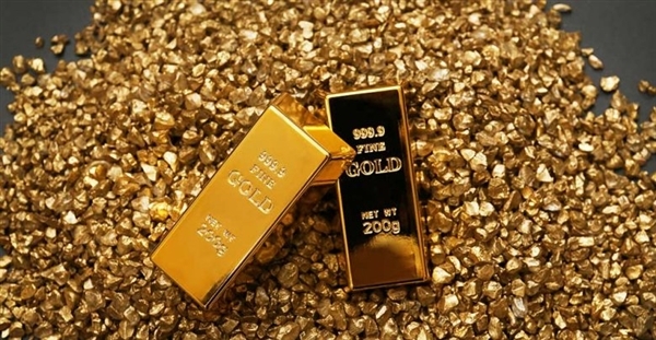 للمرة الأولى منذ 2011.. الذهب يحطم حاجز 1900 دولار