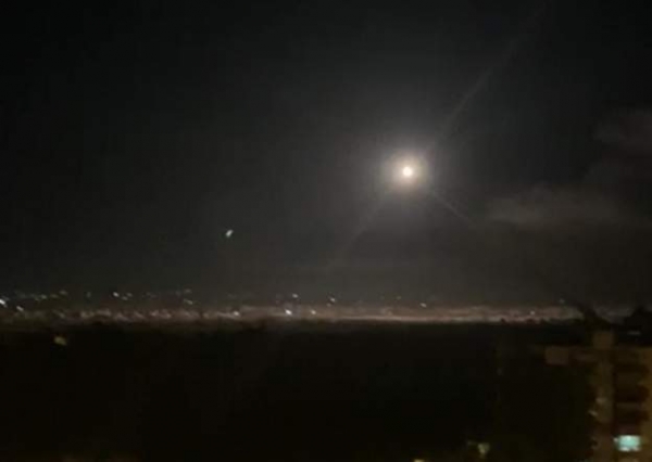 غارات صاروخية على سوريا ودمشق تتهم إسرائيل