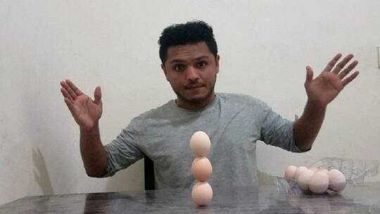 شاب يمني يدخل موسوعة غينيس بموازنة البيض
