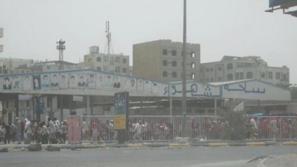 إشتباكات عنيفة في عدن بعد إنفجار عنيف بحي  بالمنصورة
