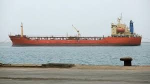 الحكومة الشرعية تسمح بدخول أربع سفن وقود لميناء الحديدة