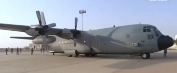 سقطرى .. طائرة عسكرية سعودية تنقل قيادات عسكرية وأمنية حكومية من مطار حديبو  إلى الرياض
