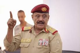 مسلحون يقودهم نجل قائد المنطقة العسكرية الرابعة يختطفون سائقي شاحنات من عدن
