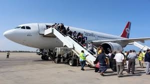 مطار عدن يستقبل أول الرحلات الجوية بعد التوقف بسبب كورونا