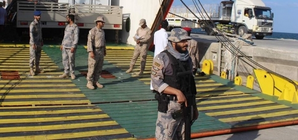 بعد وصول عتاد عسكري .. شاهد أول ظهور علني لقائد قوات البحرية السعوية في جزيرة أرخبيل سقطرى .. (صور)