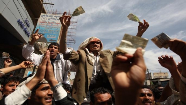 "اقتصاد طوائف" يتشكل في اليمن في هيئة تقسيم العملة والثروات