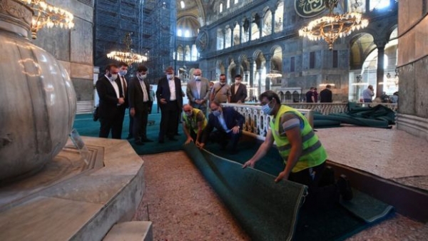حشود كبيرة في تركيا للصلاة في آيا صوفيا بعد تحويله من متحف إلى مسجد"صور"