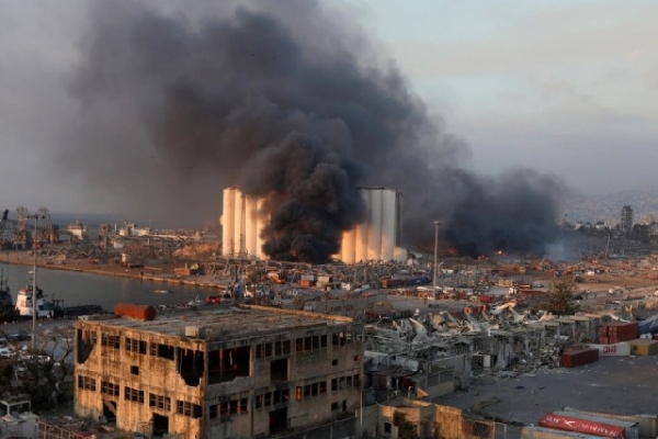 إعلان بيروت مدينة منكوبة بعد الانفجار في المرفأ وسقوط العشرات من القتلى وآلاف من الجرحى