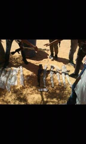 صنعاء ... سيول الامطار تكشف عن اسلحة مدفونة تحت الارض بمعسكر السواد