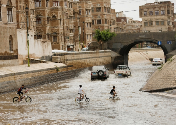 الأمطار والسيول تغرق اليمن.. ووفاة 172 شخصاً "صور"