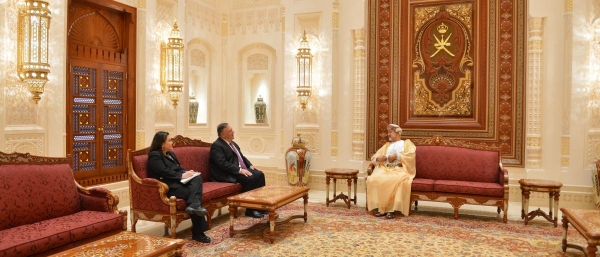سلطان عمان يستقبل وزير الخارجية الأمريكي ويشدد على وحدة الخليج
