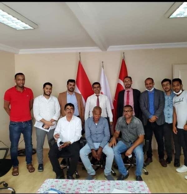 تركيا: الجالية اليمنية تعيد "حضرمي" إلى أسرته بعد فراق دام 4 سنوات