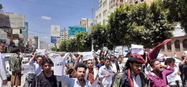 مظاهرة حاشدة في صنعاء تطالب بسرعة القصاص من قتلة "الأغبري"