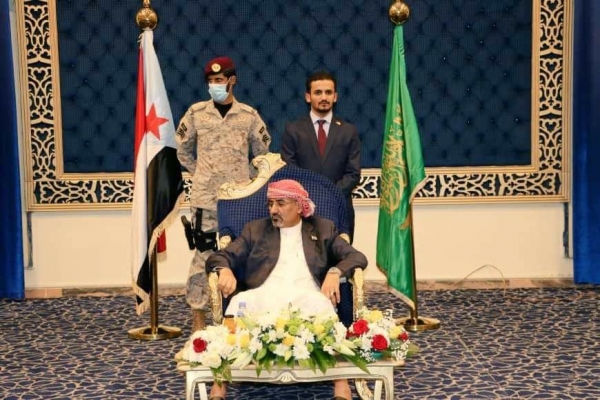 استياء يمني واسع عقب ظهور علم الانفصال جوار العلم السعودي في الرياض
