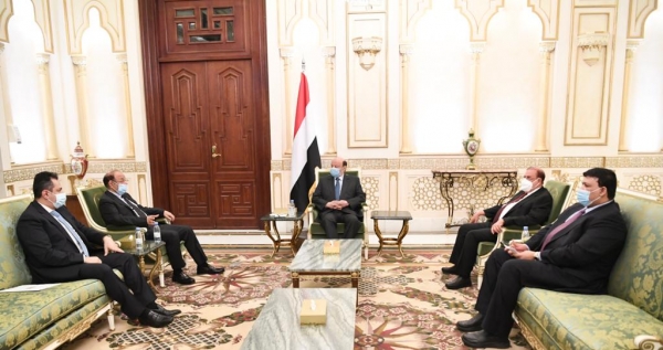 الرئيس هادي يؤكد ضرورة تسريع تنفيذ اتفاق الرياض