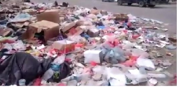 سقطرى: تكدس القمامة في شوارع مدينة حديبو في ظل سيطرة الانتقالي عليها