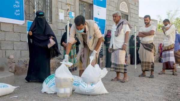 برنامج أممي يحذّر: 11 مليون يمني مهددون بخفض مساعداتهم الغذائية