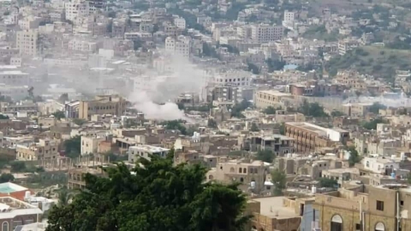 مقتل وإصابة 12 مدنياً بقصف حوثي على أحياء سكنية شمال تعز
