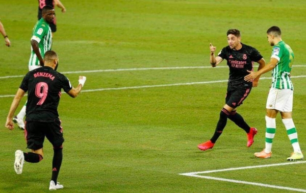 ريال مدريد يذوق الفوز الأول في الليغا بصعوبة على بيتيس