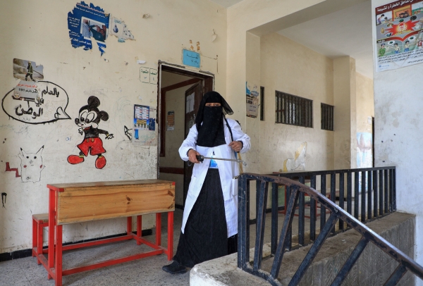 مدارس اليمن... تحديات كورونا والغلاء وغياب الكتب