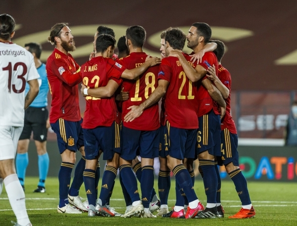 إسبانيا تتصدر مجموعتها الرابعة في دوري الأمم الأوروبية