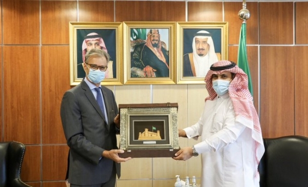 تغريدة للسفير السعودي تنتقص من السيادة الوطنية وتثير غضب اليمنيين