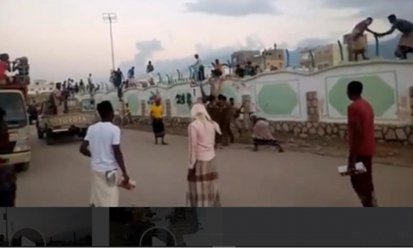 سقطرى: محتجون في حديبو يُفشلون فعالية رياضية للانتقالي عقب الاساءة للعلم الوطني