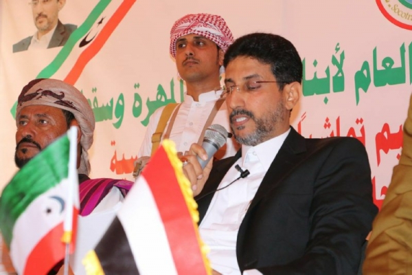 "تواجد غير مبرر".. الشيخ آل عفرار يوجه رسائل مهمة للسعودية حول تواجد قواتها بالمهرة