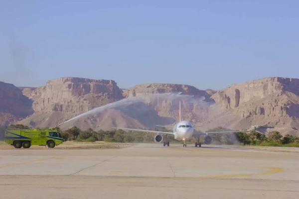 وصول طائرة الخطوط الجوية اليمنية الجديدة إلى مطار سيئون الدولي