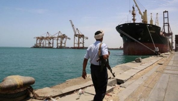الحكومة تسمح بدخول سفن المشتقات النفطية إلى ميناء الحديدة