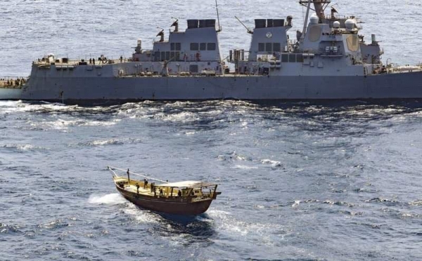 البحرية الأمريكية تعلن ضبط ومصادرة شحنات أسلحة قبالة سواحل الصومال