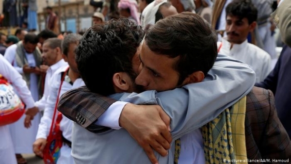 الحوثيون يعلنون تحرير 18 مقاتلا كانوا محتجزين لدى القوات الحكومية بمأرب