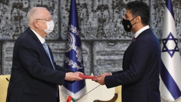 أول سفير إماراتي بتل أبيب يقدم أوراق اعتماده لرئيس إسرائيل