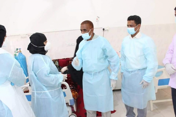 المهرة.. مدير مكتب الصحة يتفقد مركز الحميات بمستشفى الغيضة المركزي