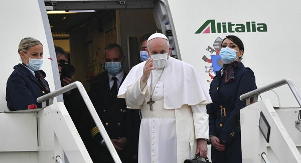 وصول البابا فرنسيس إلى بغداد في زيارة تاريخية
