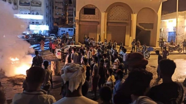 احتجاجات ليلية غاضبة احتجاجاً على تردي الخدمات في عدن وحضرموت