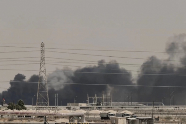 السعودية: تعرض مصفاة أرامكو النفطية في الرياض لاعتداء  حوثي بطائرات مسيرة