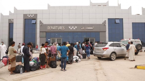مسؤول حكومي يدعو إلى إعادة الملاحة الجوية في مطار الغيضة بالمهرة