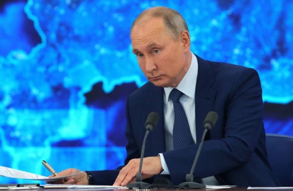 بوتين يوقع قانونا يسمح له بالبقاء رئيسا حتى عام 2036