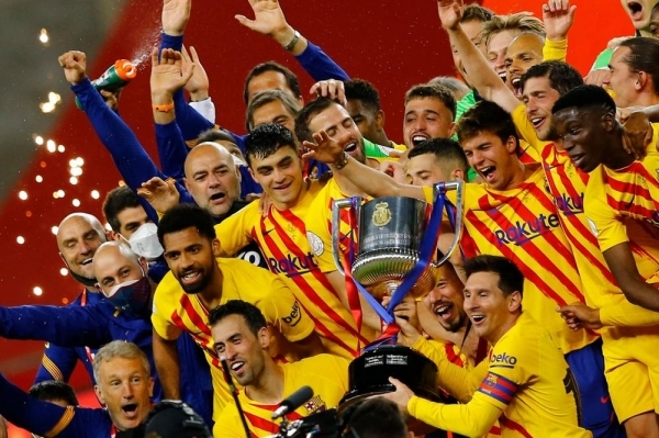 برشلونة يتوج بكأس ملك إسبانيا في ليلة تألق ميسي