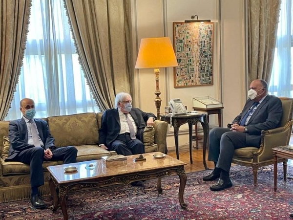 غريفيث يبحث مع وزير الخارجية المصري دعم جهود السلام في اليمن