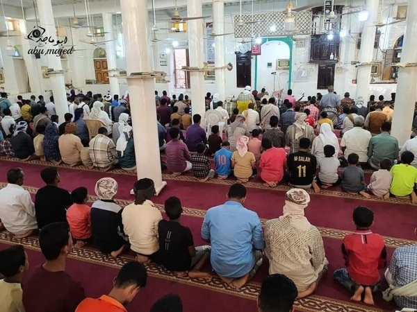 وزارة الأوقاف تتهم الحوثيين بمنع صلاة التراويح وتغلق دور القرآن الكريم
