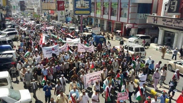 تظاهرة حاشدة في تعز احتفالاً بانتصار المقاومة في غزة