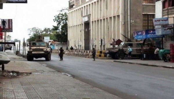 مليشيا الانتقالي تحاصر البنك المركزي في عدن