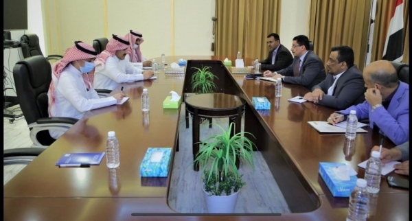 السفير السعودي يناقش مع وفد الحكومة اليمنية استكمال تنفيذ اتفاق الرياض