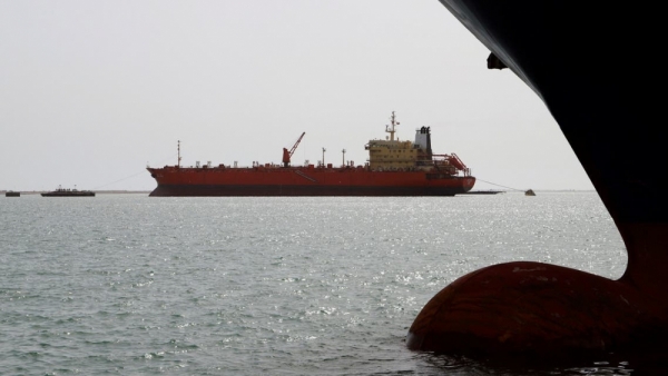 الحوثيون يعلنون وصول سفينة نفطية إلى ميناء الحديدة